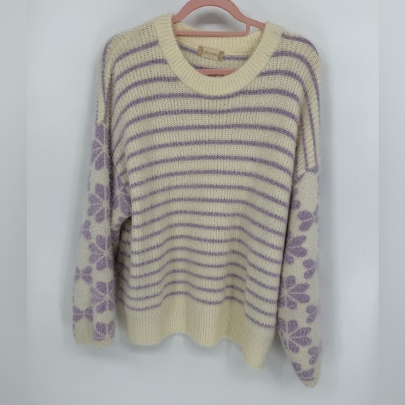 Altar'd State Sweaters - Altar'd State Women's Cream and Purple Floral Sweater Size Large